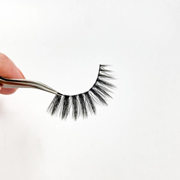Tina T Bold Glam Volume Instagram False Eyelashes - Picture 6 of 11